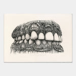 Cette image étrange et fascinante représente une structure organique très détaillée et complexe avec des formes abstraites et géométriques évoquant une bouche géante ou une gueule monstrueuse.