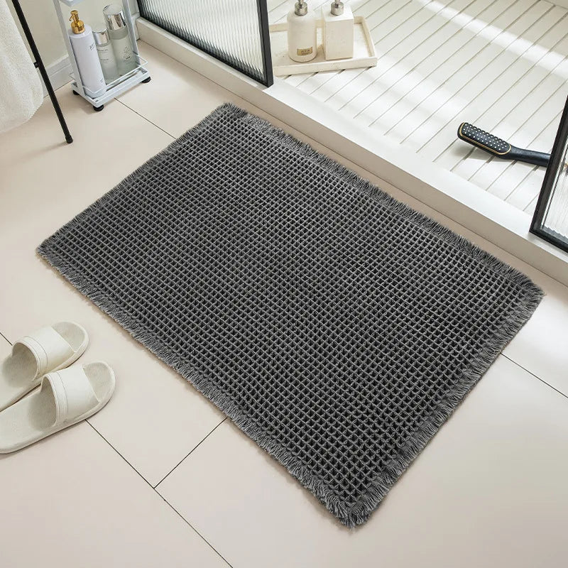 tapis bain moderne gris clair maille géométrique adhésif 43x61cm absorbant antidérapant franges salon