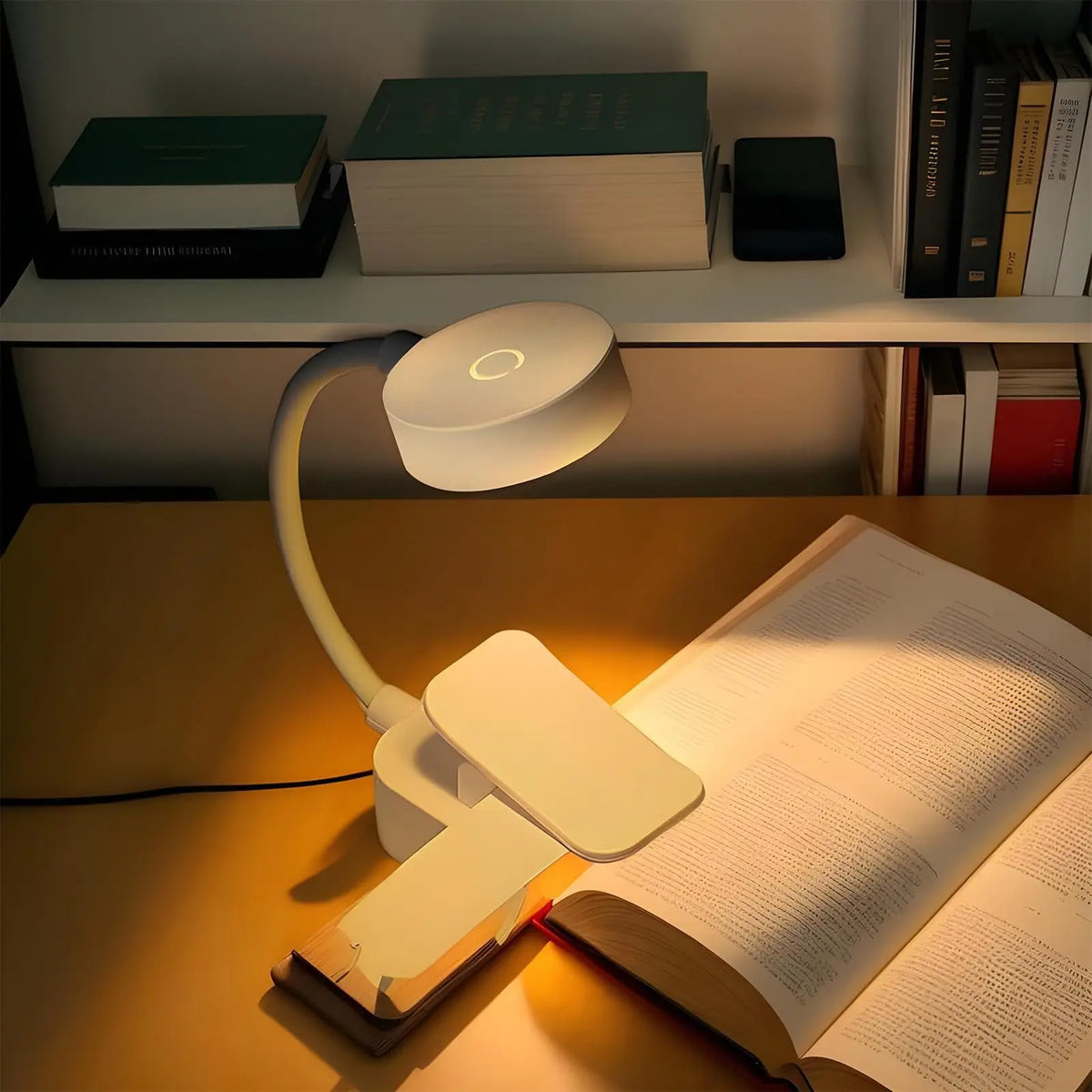 lampe lecture rechargeable led clip blanc moderne veilleuse 360° ajustable flux lumineux portable certification