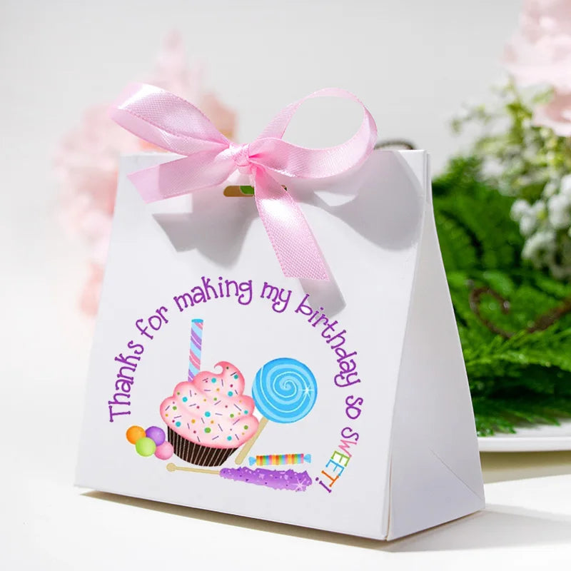 sac cadeau triangle graphique cupcake bonbons lollipop anniversaire enfantin sucré ruban fleurs multicolore blanc