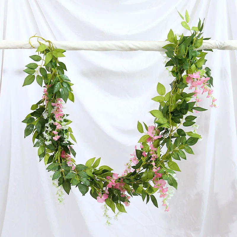 guirlande végétale naturelle fleurs vertes violettes blanches roses extérieur décoration maison jardin mariage festivités