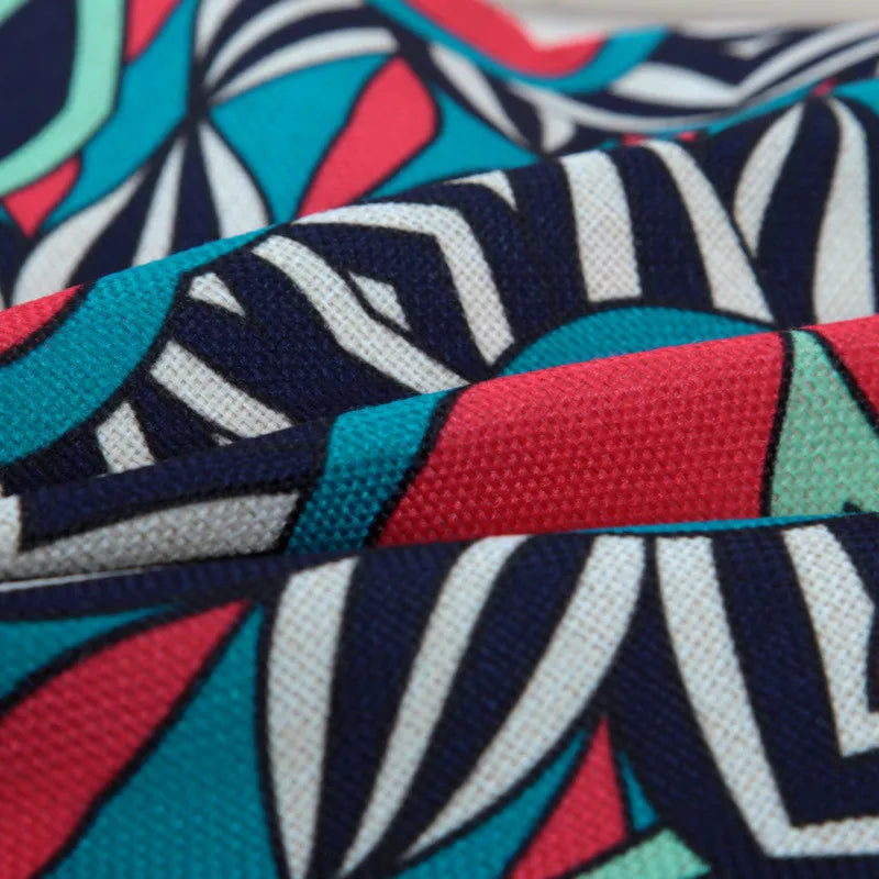housse coussin imprimée moderne motifs géométriques bleu rouge noir 45x45cm