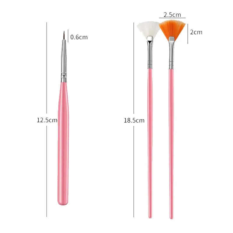 poudres colorées pinceaux décoratifs brosse poils différents outils pâtisserie artisanal pots blancs