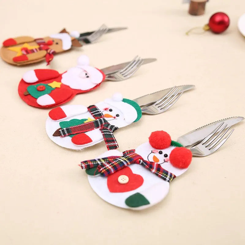 Décoration de table de Noël avec porte-couteau assorti