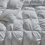 couette blanche hiver matelassée motif carrés doublure coton polyester légère moderne