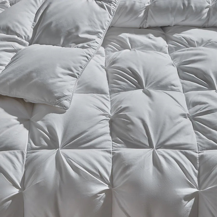couette blanche hiver matelassée motif carrés doublure coton polyester légère moderne