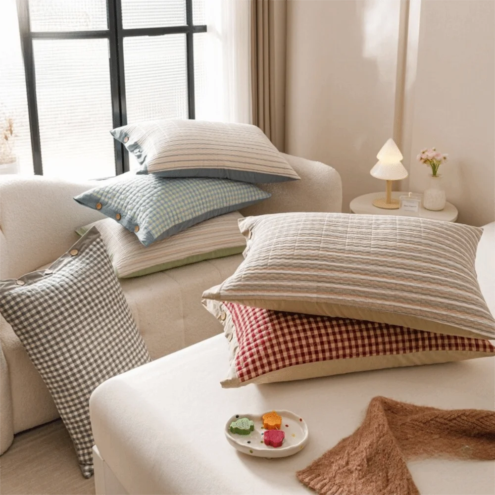housse coussin rectangulaire coton polyester carreaux rayures bleu clair rouge gris clair moderne fixation