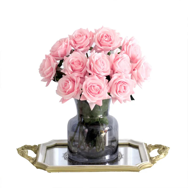 bouquet roses artificielles mariage anniversaire décoration intérieure plateau doré vase transparent feuilles vertes classique