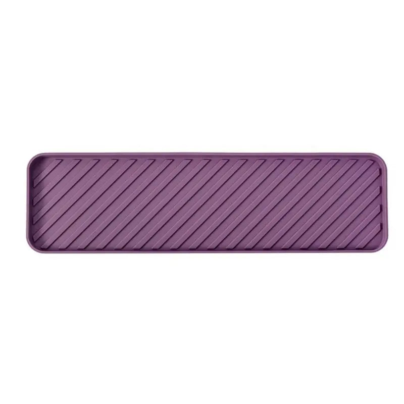 plateau rangement silicone violet moderne bouteilles rangées ustensiles organisation cuisine diagonale texturé