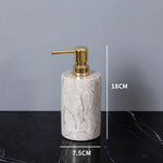 ensemble produits salle bain marbre gris marbré moderne élégant distributeur savon porte gobelets porte