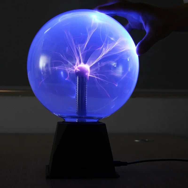 boule plasma luminescente tactile verre noir rouge bleu moderne technologie base pyramidale câble alimentation