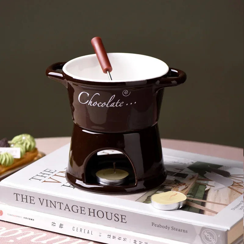 bouilloire chocolat céramique moderne cuillère bois bougie rouge noir blanc