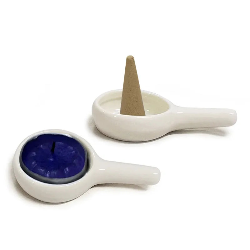 bougie parfumée support céramique blanc motifs floraux poignée classiqueintérieur décoration élégante sophistiquée