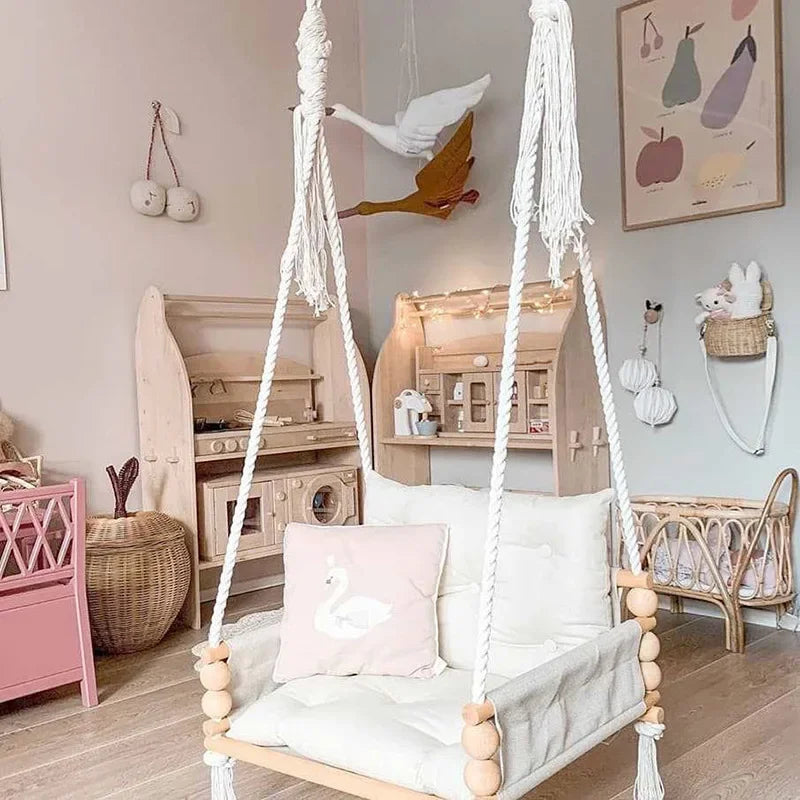 décoration murale cygne blanc tissu texturé suspension chambre enfant oreiller motif cygne