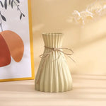 vases plissés modernes minimalistes noir bleu gris rose beige opaques