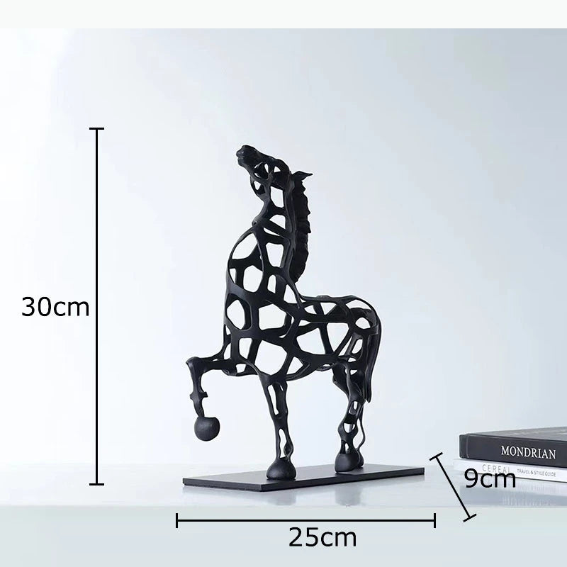 chevaux sculptés bronze doré structure ajourée géométrique moderne décoration chambre