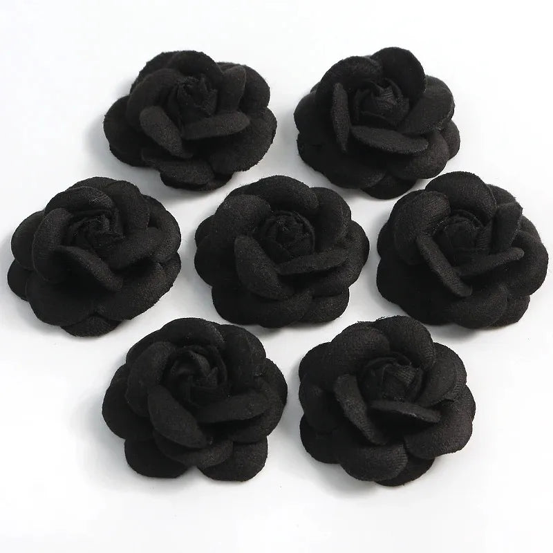décoration intérieure artificielle roses soie détaillées blanc beige rose pâle noir opaques
