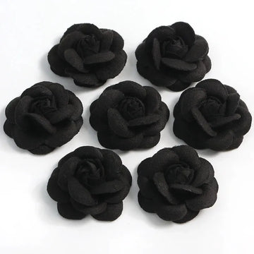 décoration intérieure artificielle roses soie détaillées blanc beige rose pâle noir opaques