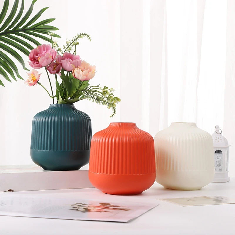 vases modernes orange blanc vert rayures horizontales opaques décoration intérieure papier bougie fleurs artificielles
