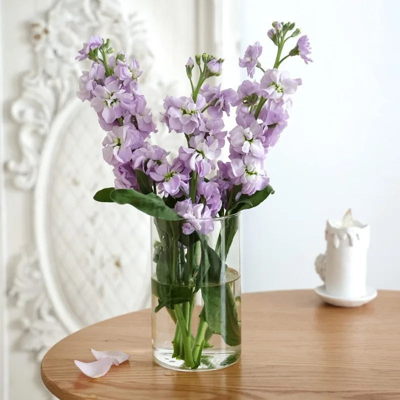 vase transparent cylindrique fleurs hydrangées bougies poissons décoration table moderne