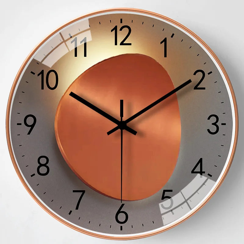 horloge murale moderne quartz aiguille dorée fond marron gris salon verre cristal
