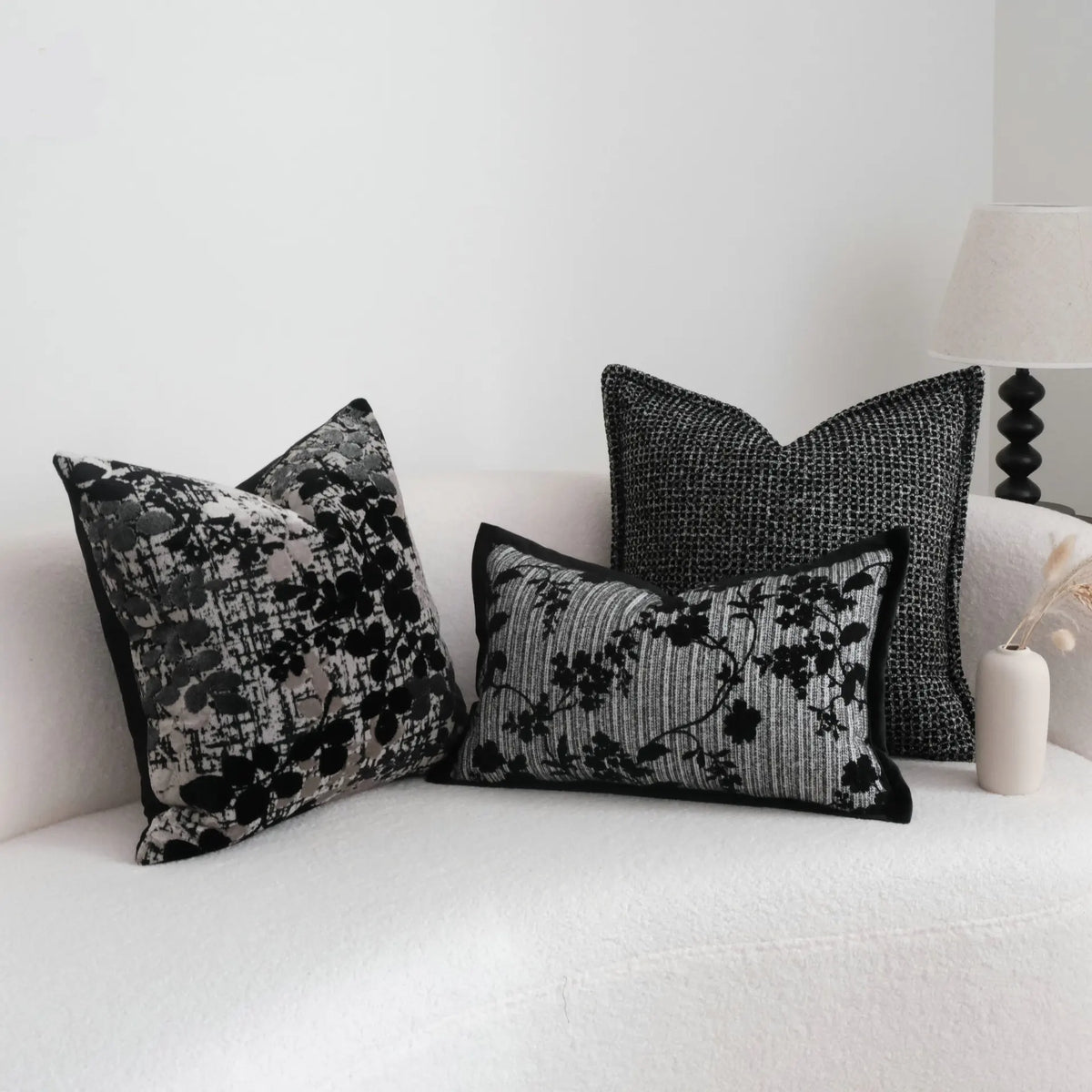 housse coussin carré motif floral contemporain polyester coton noir gris décoration maison voiture 45x45cm