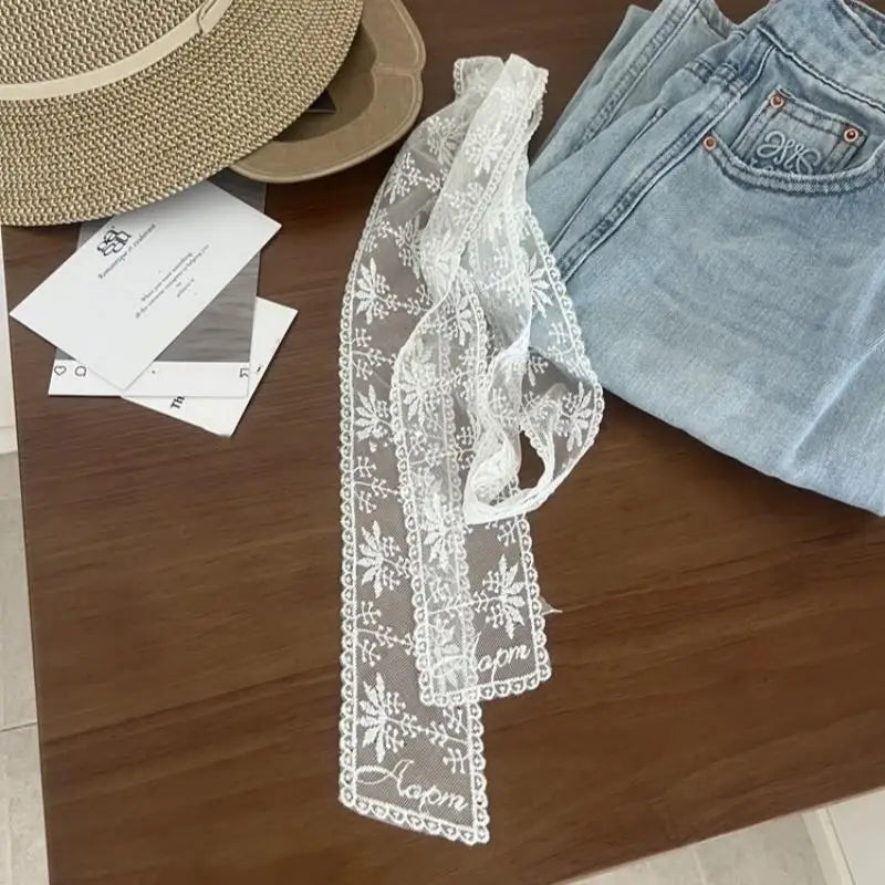 ruban dentelle fine motifs floraux blanc élégant décoratif bohème joint taille accessoire corps