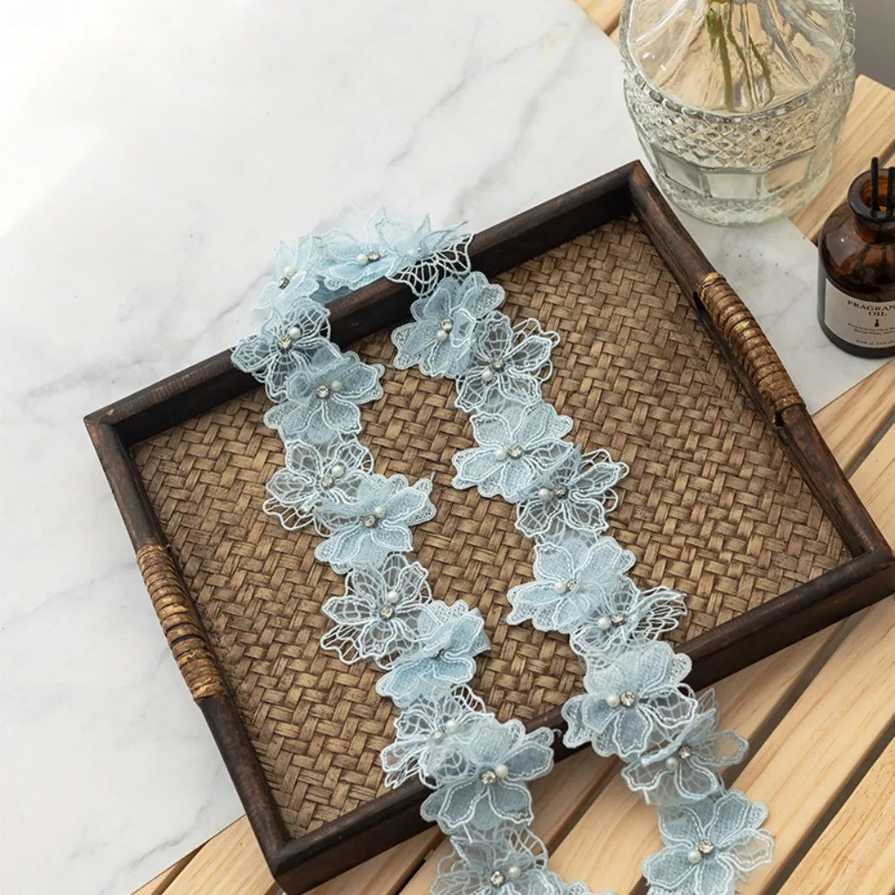 ruban dentelle décoratif fleurs relief élégant rose blanc bleu clair violet gris noir