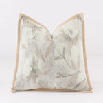 housse coussin carrée motif floral beige marron noir pompons moderne décoration maison
