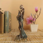statue justice thémis bronze or balance épée couronne livres antiques classique antique