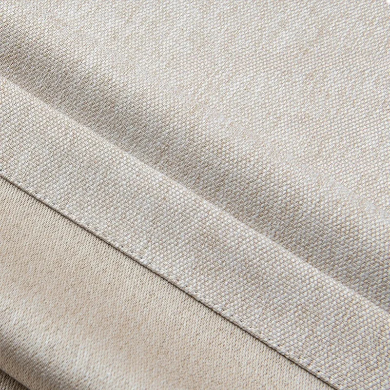 Texture de tissu beige clair avec détails fins et élégants, idéale pour concevoir des éléments de décoration intérieure raffinés. Cette image montre les motifs tissés en gros plan, mettant en valeur la qualité et la finition parfaite du produit. Parfait pour ajouter une touche douce et sophistiquée à n'importe quel espace.