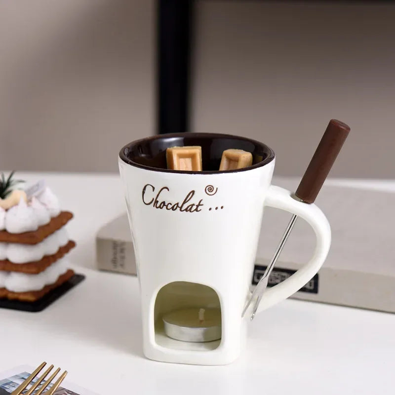 bouilloire chocolat céramique moderne cuillère bois bougie rouge noir blanc