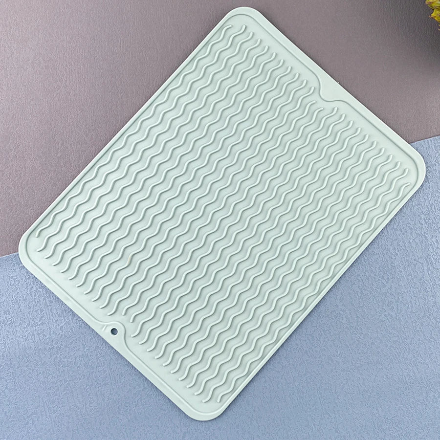 tapis cuisine silicone vert bleu gris moderne rayures ondulées assiette cônes baies 30x40cm