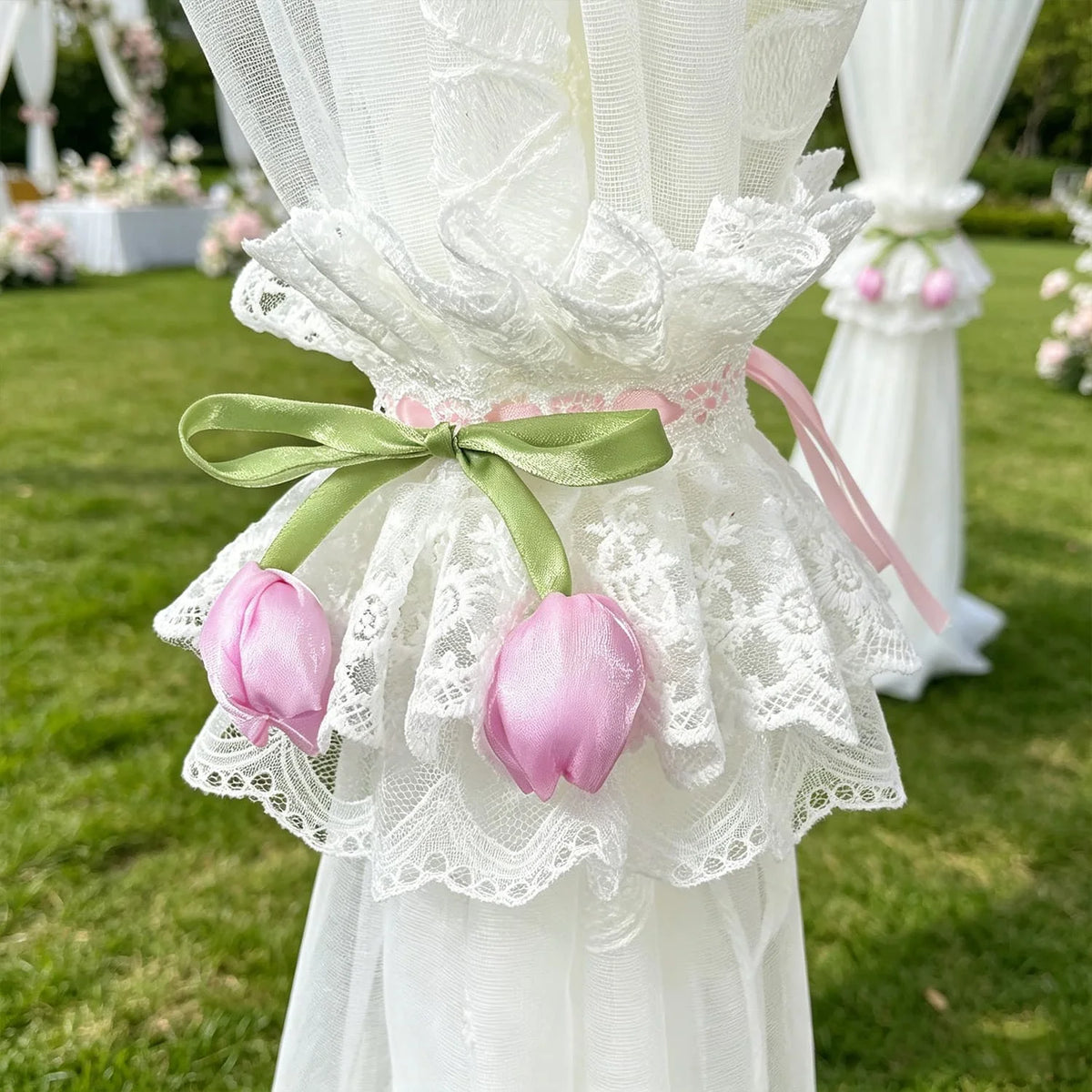 rideau romantique blanc dentelle fleurs jaunes roses ruban transparence décoration chambre salon mariage erotique