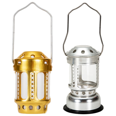 Lanterne à bougie portable en alliage aluminium couleur argent suspendue dans un jardin