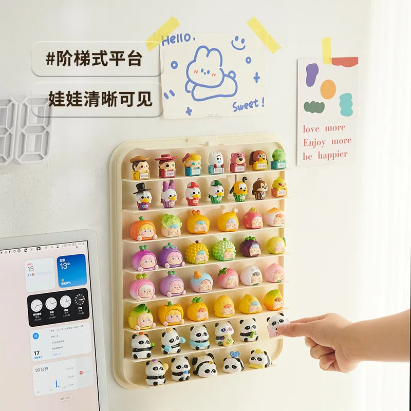 présentoir mural rangement rangées colonnes figurines animaux minimaliste moderne beige clair transparent compartiments plastique