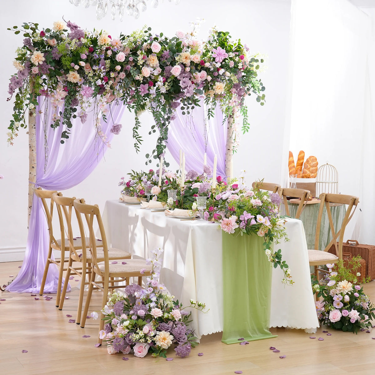 arche décorative mariage violet clair fleurs artificielles romantique roses dahlias eucalyptus guirlande bouquet
