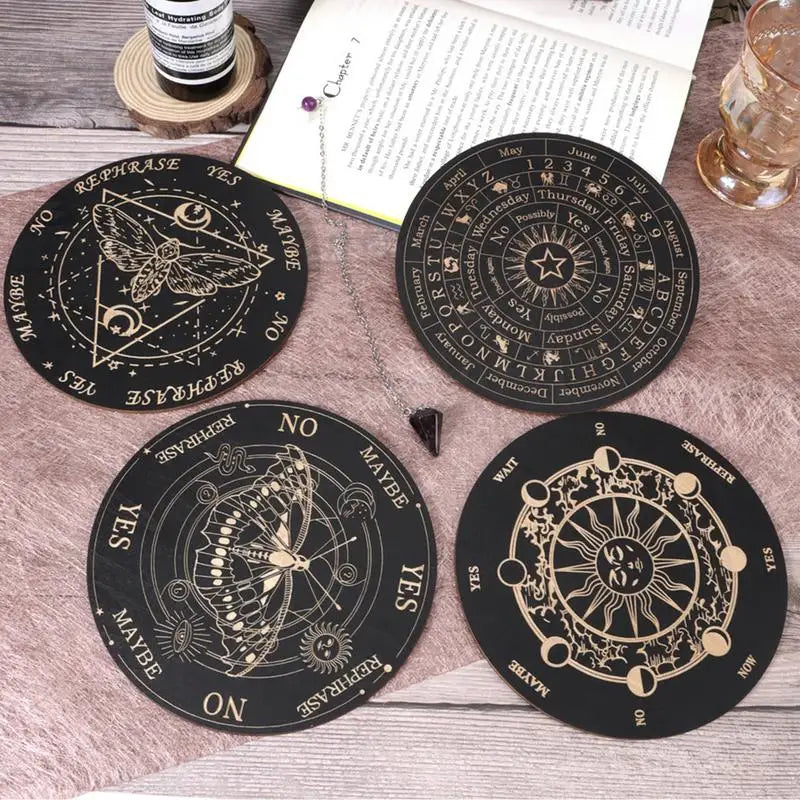 pendule bois noir ornemental symboles astrologiques mystique divination énergie guérison méditation autel