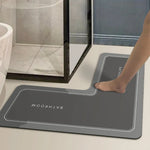 tapis antidérapant moderne minimaliste motif pieds salle bain bleu foncé gris blanc absorbant
