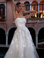 robe mariée blanche bohème sans bretelles dentelle fleurs appliquées longue traîne élégante simple
