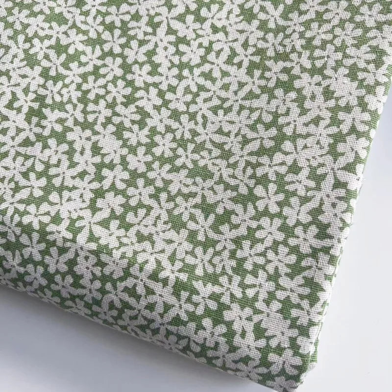 tissu classique fleurs blanches bleu marine vert clair rouge foncé 150cm 50cm coton linge