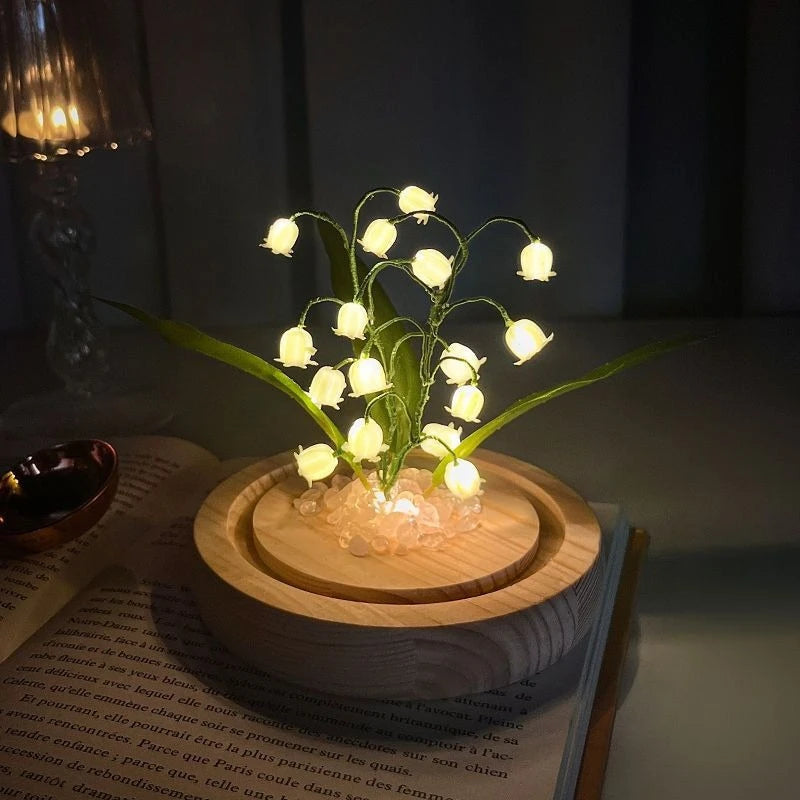bouquet lumineux fleurs cloche verre blanc vert base bois moderne décoration intérieure saint valentin
