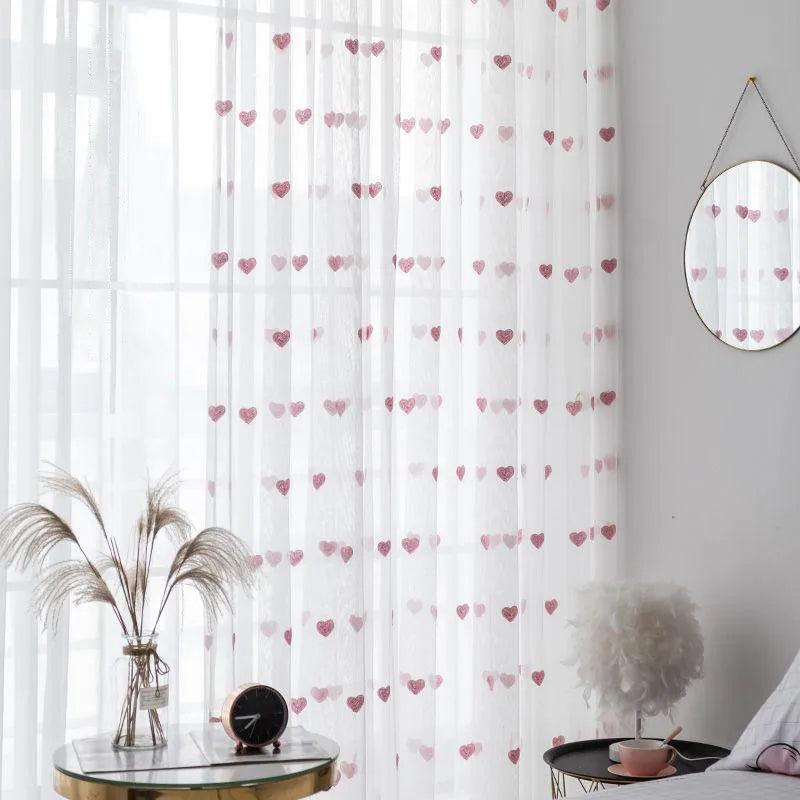 rideau tulle transparent coeurs roses moderne anneaux inclusion blanche chambre fille