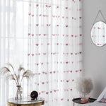 rideau tulle transparent coeurs roses moderne anneaux inclusion blanche chambre fille