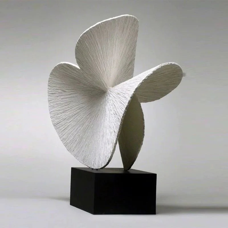 sculpture abstraite moderne résine blanche doré rouge beige rayures texturées décoration intérieure festive anniversaire
