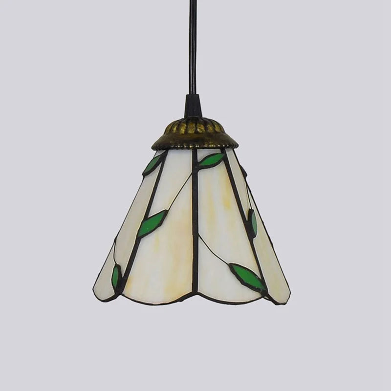 lampe suspendue tiffany multicolore motifs floraux stained glass couloir restaurant étude balcon