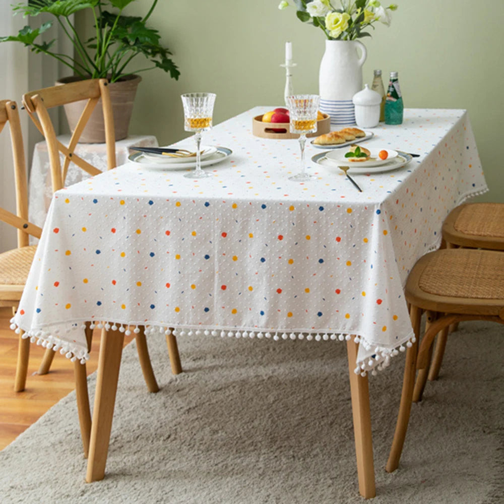 nappe table blanche moderne points multicolores bordure pompons extérieur intérieur mariage festivité geometrique