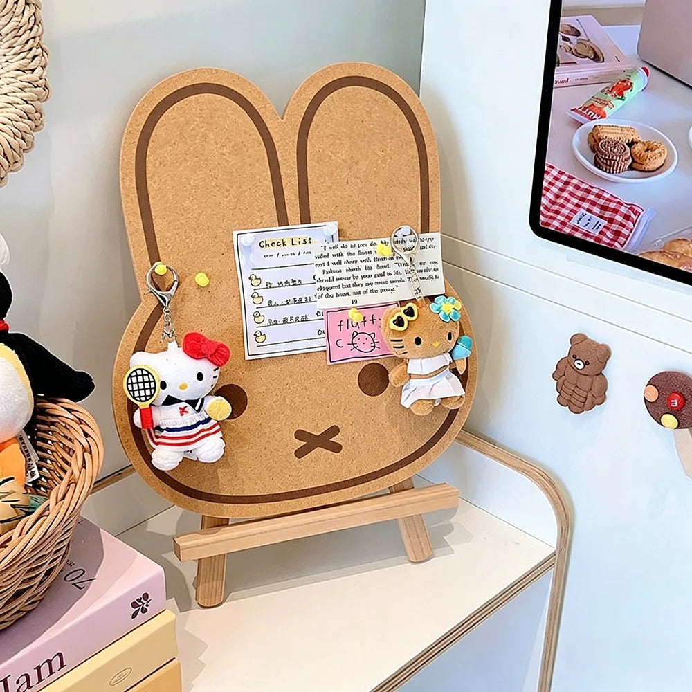 tableau rangement liège miffy décoration murale enfantine dessin animé lapin oreilles pointues chapeau dentelle