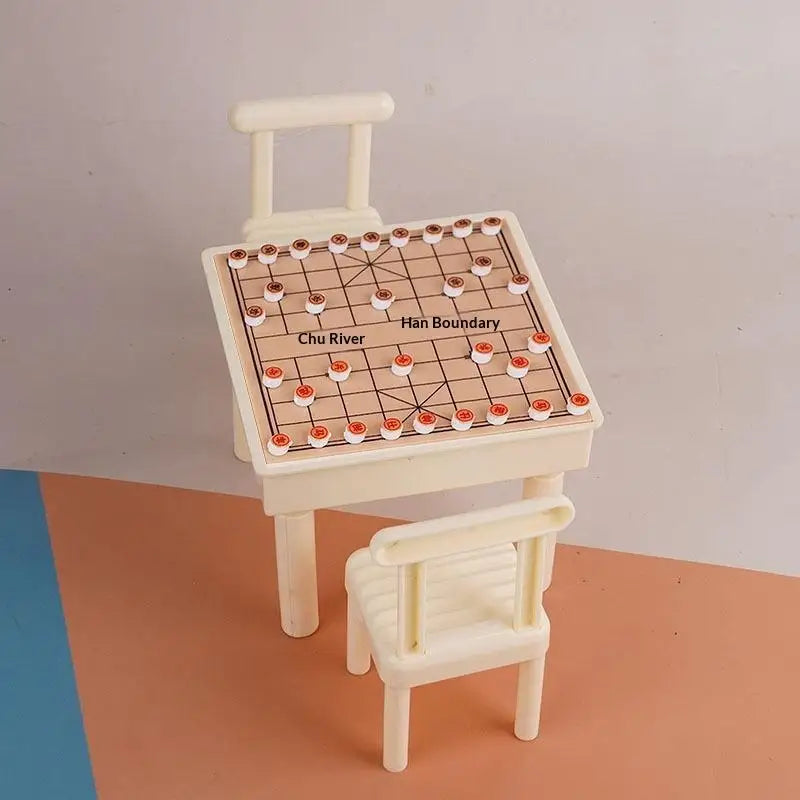 ensemble miniature table chaises blanc motifs géométriques pièces jeu rouge verte bleue résine opacité