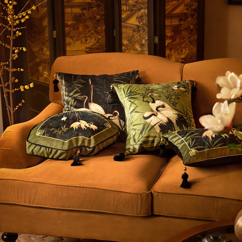 coussins decoratifs velours oiseaux blancs bambou vert pompons noirs classique oriental deco maison